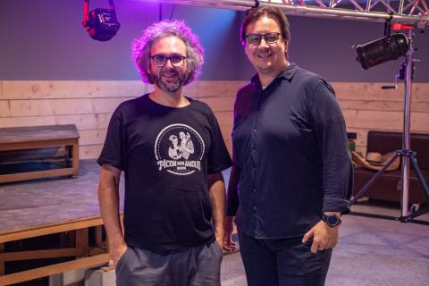 Sébastien Crouilles, co-président de l'association Loco-motive 48 et Juan Carlos Montenegro, salarié de RTE et coach bénévole de l'association 